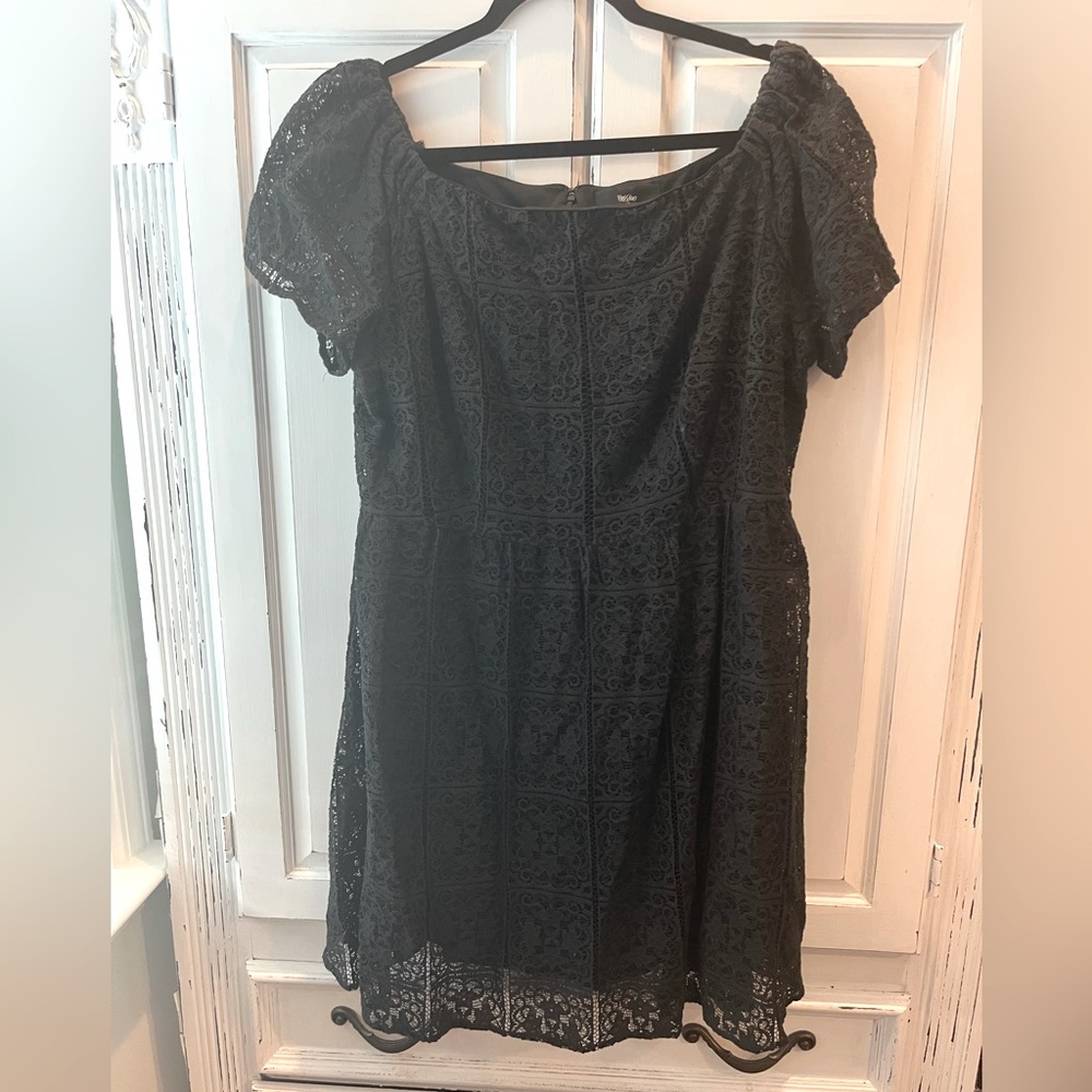 Black lace dress